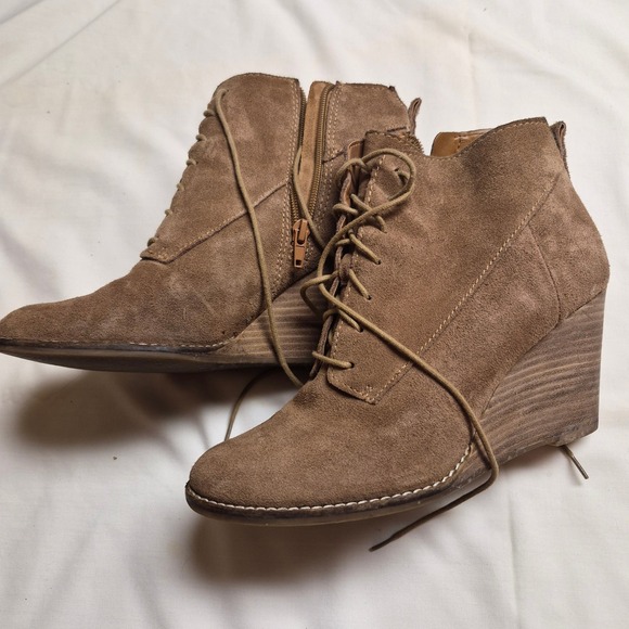 Lucky Brand Shoes - Lucky Brand Tan Suede Lace Up Wedge Ankle Booties Side Zip Womens Boots